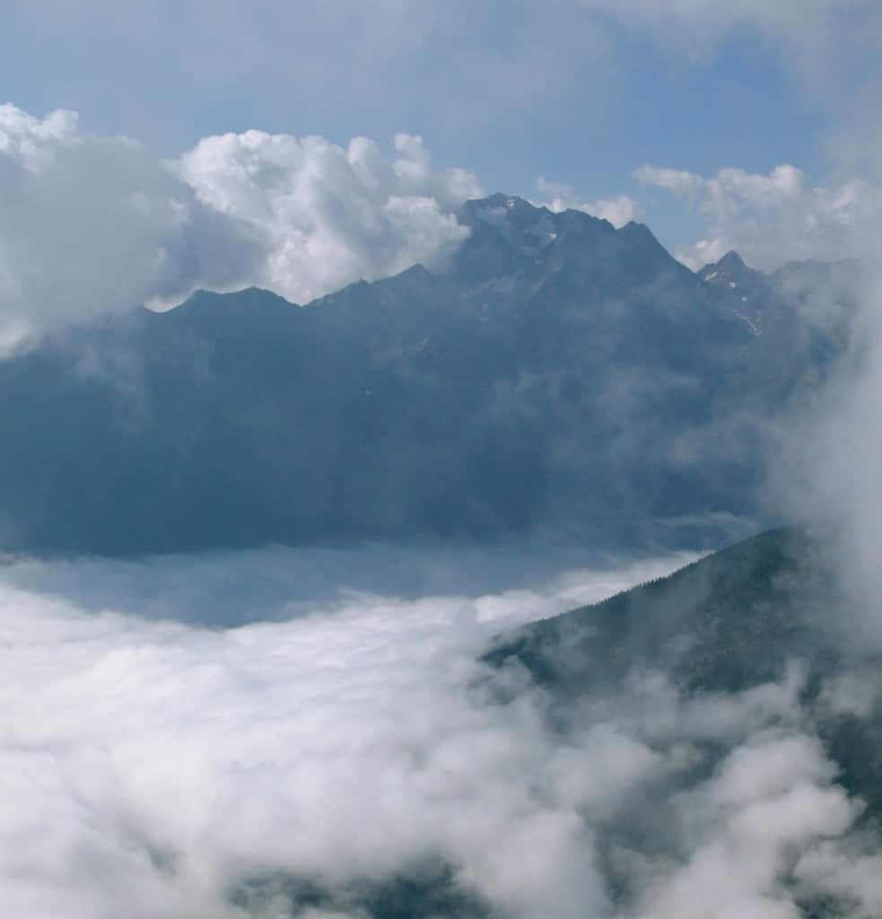 Morgendlicher Nebel Alpen