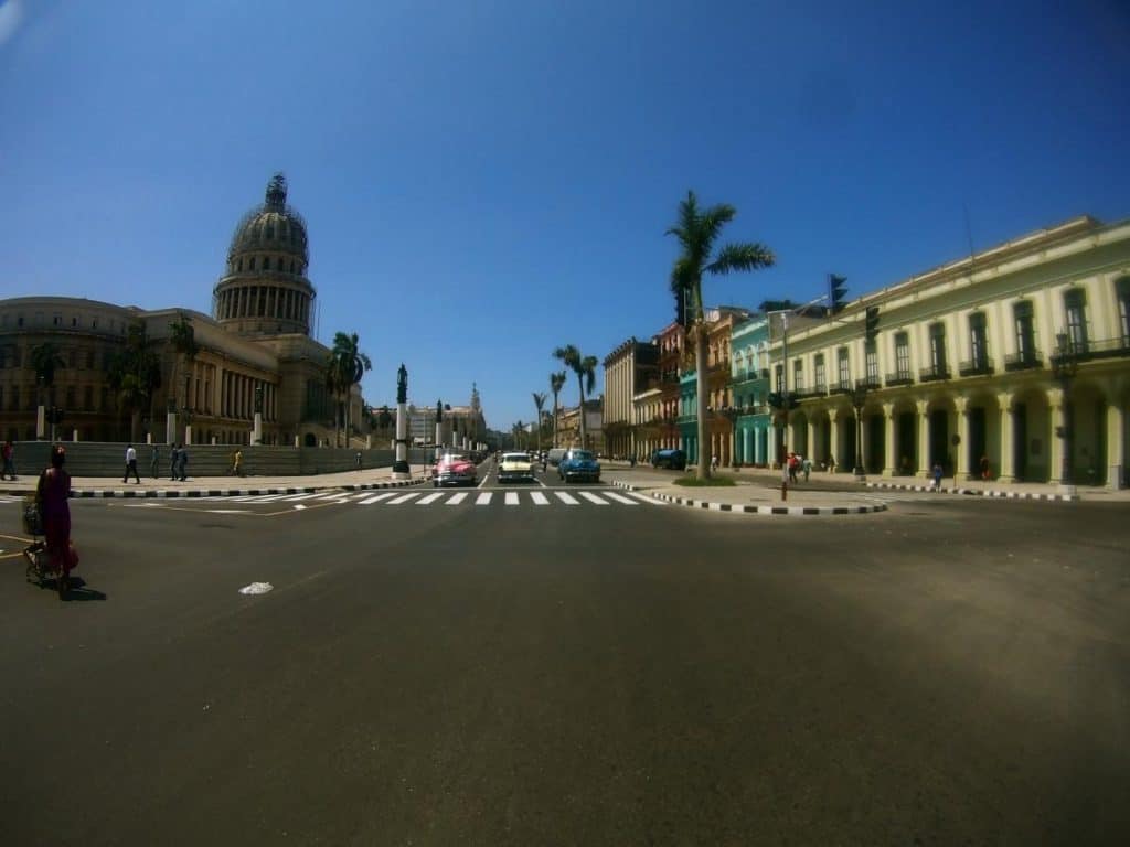 Capitolio und Oldtimer in Kubas Hauptstadt Havanna. Unser Reisebericht.