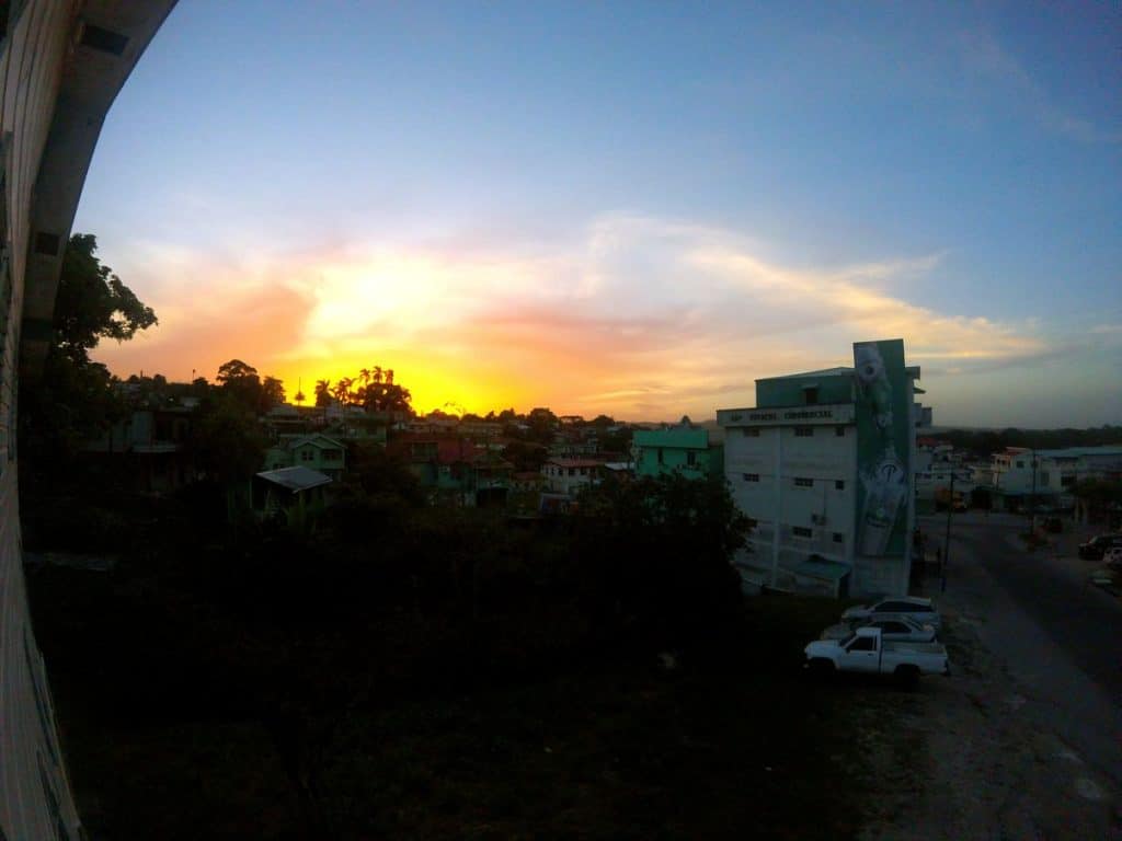 Sonnenuntergang in San Ignacio in Belize eine schöne Stadt an der Grenze zu Guatemala
