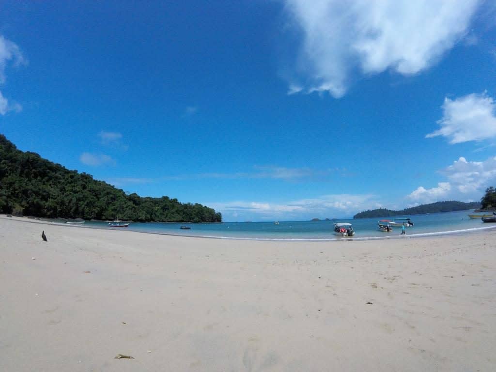 Breiter Sandstrand auf der Isla Coiba