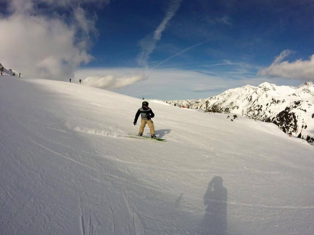 Chris beim Snowboarden in Obertauern im Familienurlaub