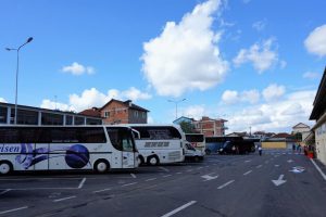 Das Busterminal in Tirana auf unserem Weg von Tirana nach Ohrid