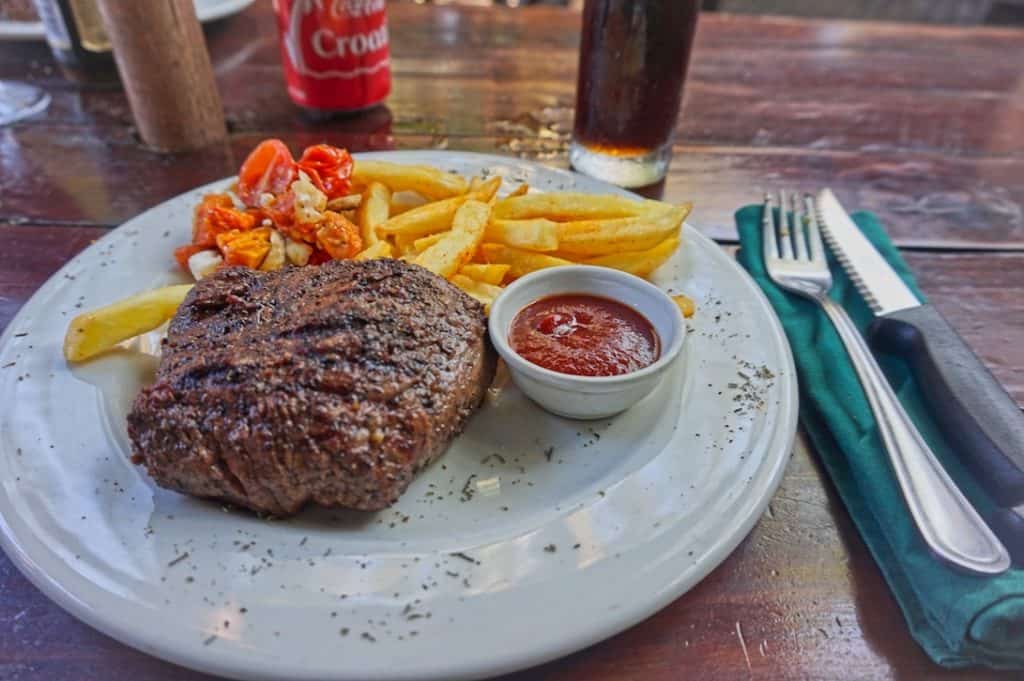 Ein leckeres Steak im Restaurant Lighthouse in Sodwana Bay