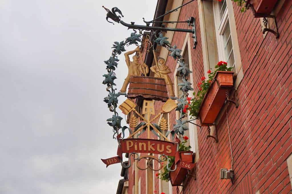 Das Schild vom Pinkus Müller in Münster