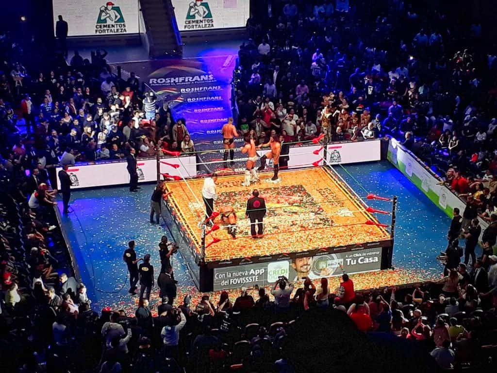 Lucha libre in der Arena de Mexico in Mexico City