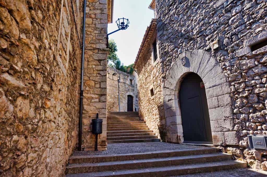 Game of Thrones Drehorte in Girona, wie diese Gasse stellen in der Serie oftmals Braavos dar.