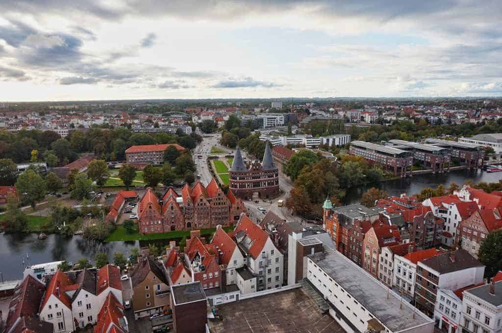 Aussicht von der Petrikirche über die Sehenswürdigkeiten von Lübeck