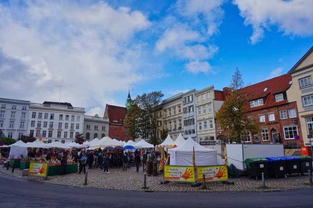 Auf dem Koberg in Lübeck ist häufig Markt