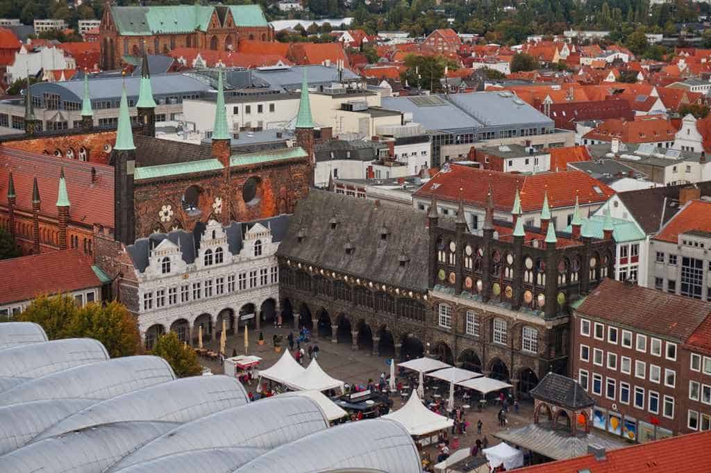 Das Rathaus Von Lübeck von der Petrikirche aus