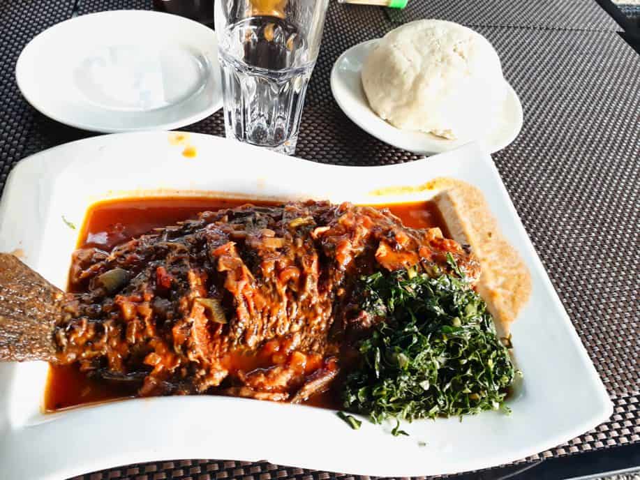 Restaurant Tipp für typisch kenianisches Essen in Nairobi ist Mama Oliech.