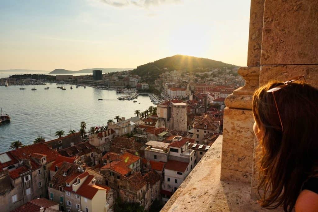 Ausblick auf Split in Kroatien beim Sonnenuntergang.