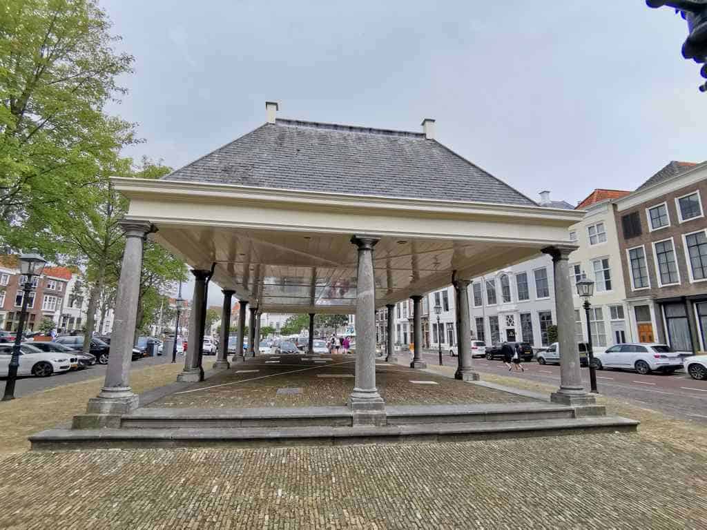 Die etwas merkwürdig anmutende Sehenswürdigkeit De Graanbeurs in Middelburg