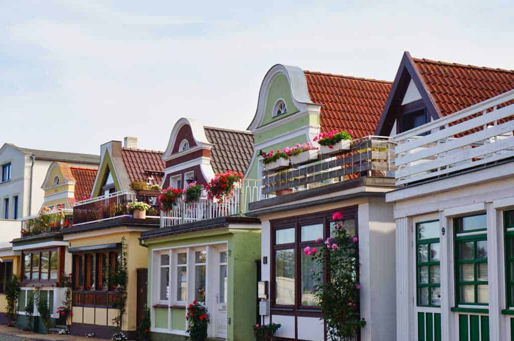 In der Alexandrinenstraße in Warnemünde stehen viele schöne Häuser