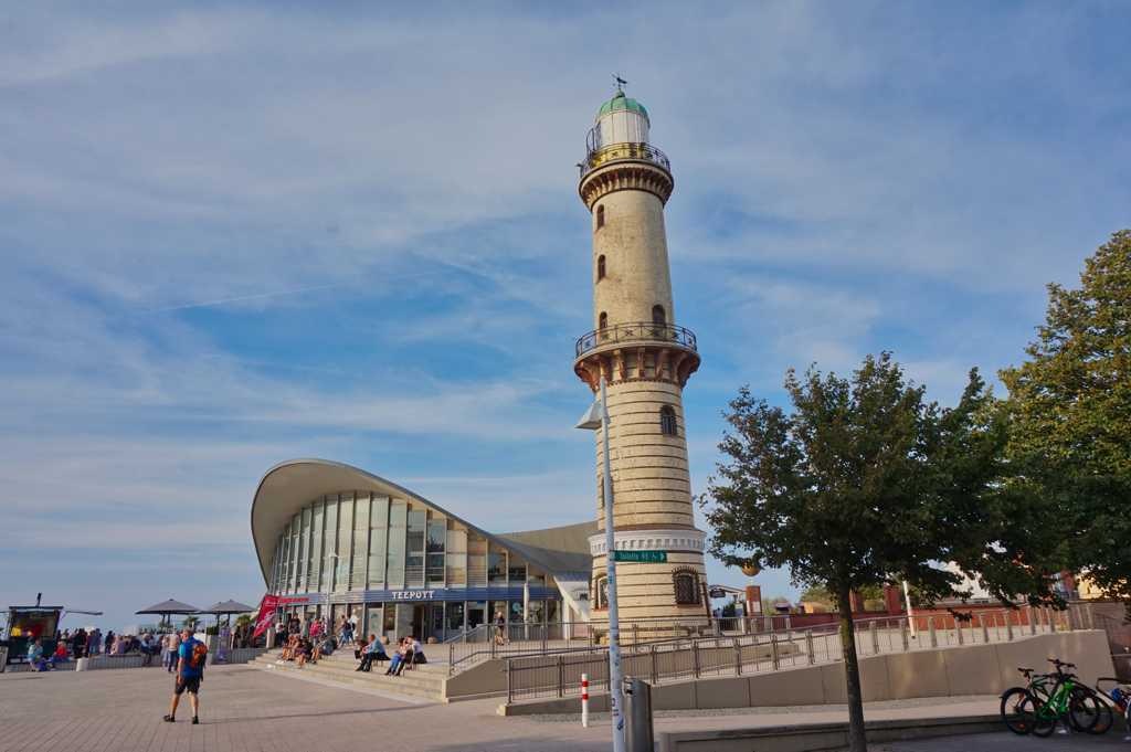 Der Leuchtturm ist vermutlich die beliebteste Sehenswürdigkeit in Warnemünde