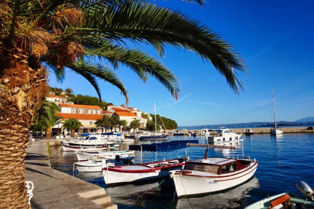 Hafen und Bucht von Racisce auf Korcula einem Geheimtipp in Kroatien.