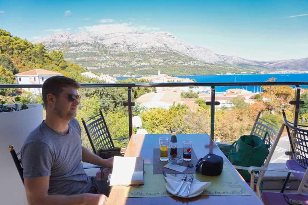 Restaurant Tipp für Korcula Stadt mit Ausblick auf die Altstadt von Korcula.