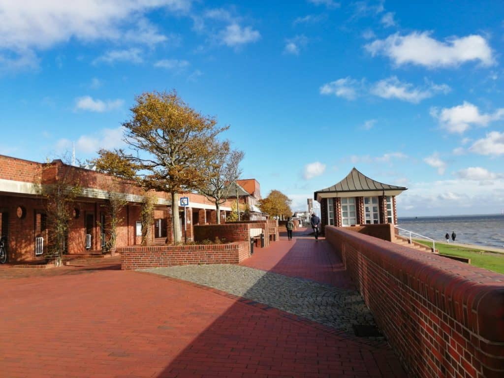 Südstrand Promenade in Wilhelmshaven an der Nordsee.