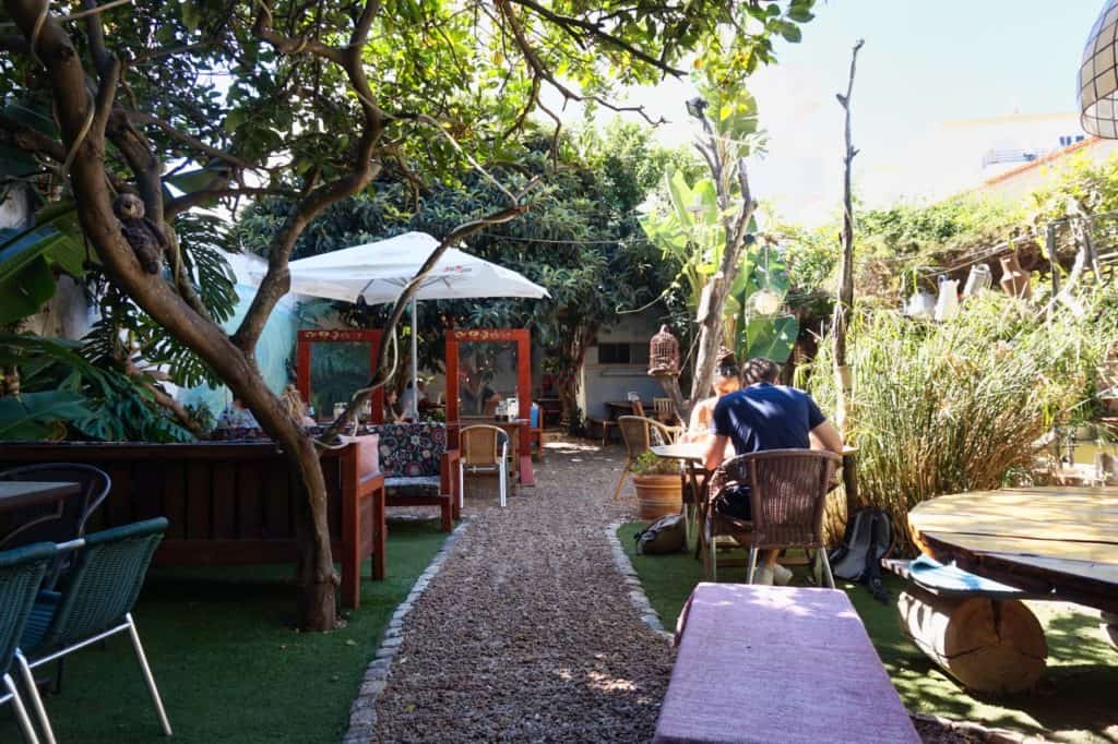 Tipps für Restaurants in Lagos ist dieses Gartenrestaurant.