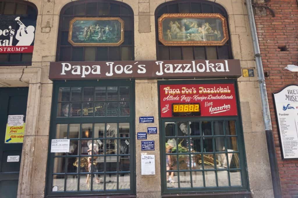 Ppa Joe's Jazzlokal ist eine Kneipe in der Altstadt von Köln.