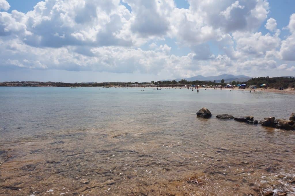 Santa Maria Beach ist einer der schönsten Strände auf Paros.