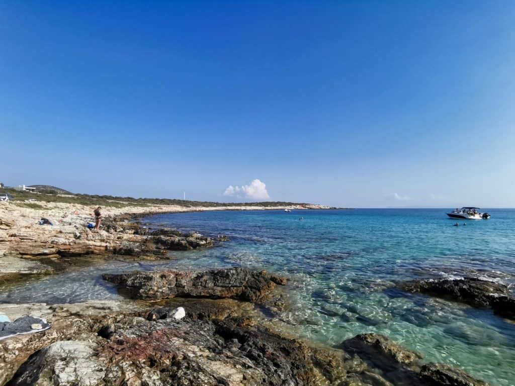 Der Felsenstrand Sieges Rock auf Paros ist ein Geheimtipp.