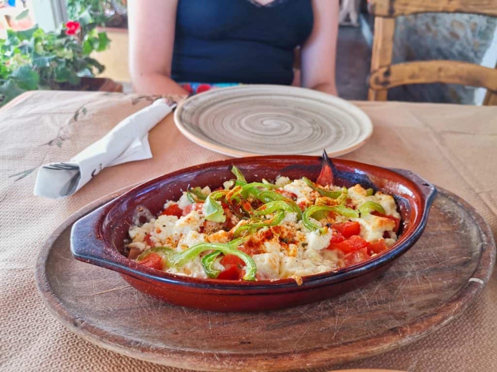 Die leckere Vorspeise Bougourdi im Restaurant Camaron in Kamares auf Sifnos