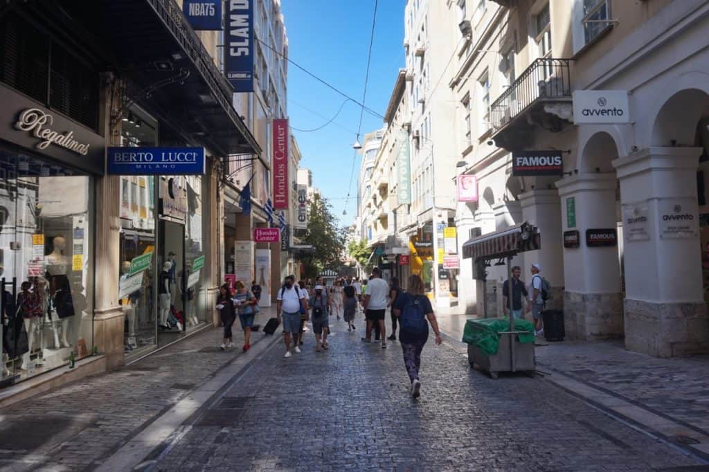 Ermou Street ist die Einkaufsstraße in Athen in Griechenland.