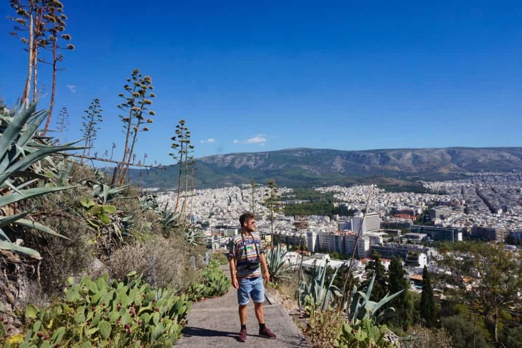 Wanderweg hoch zum Lykabettus Berg, einem Aussichtspunkt in Athen.