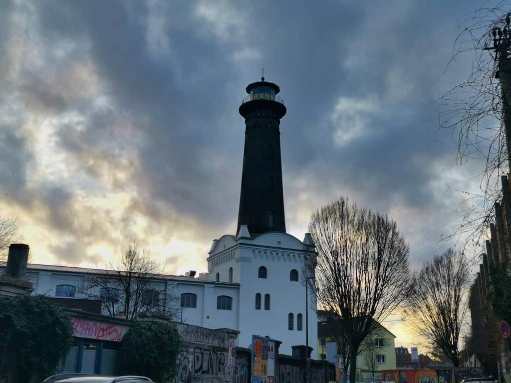 Der Helios Leuchtturm in Ehrenfeld ist eines der größten Wahrzeichen in Köln.