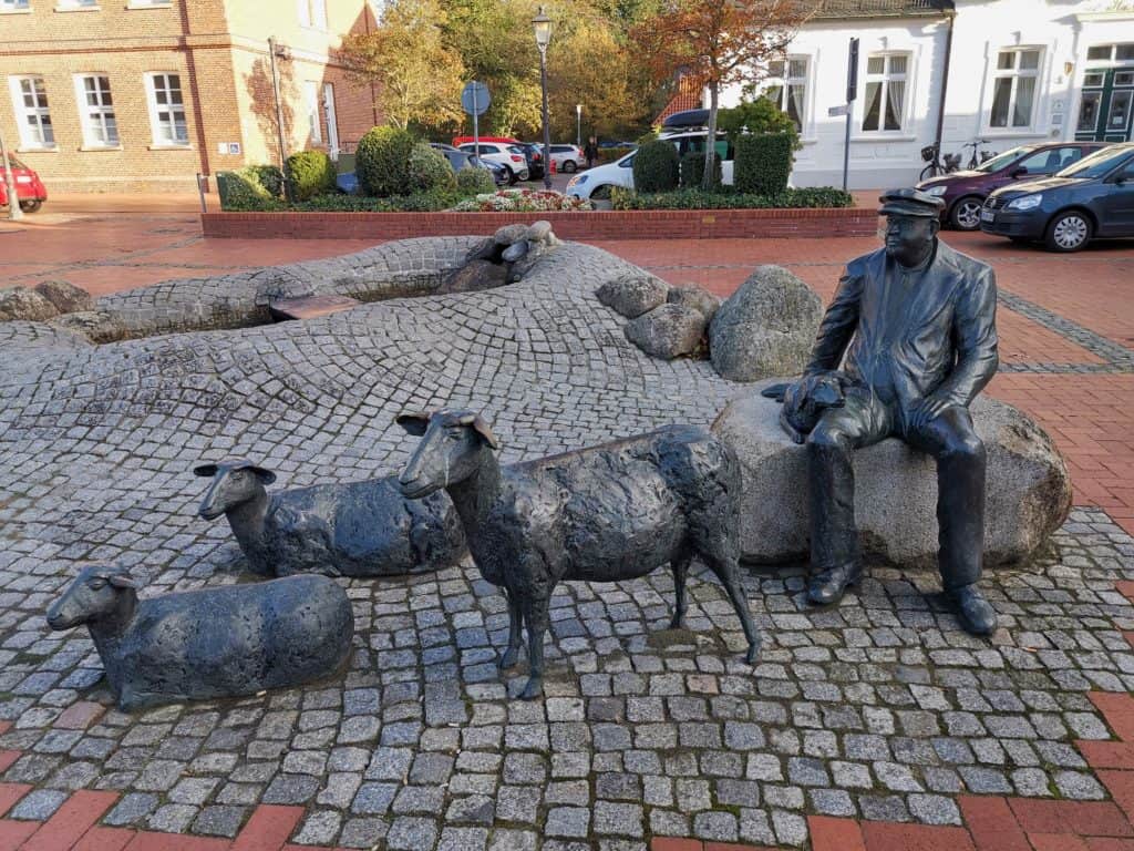 Schäferbrunnen auf dem Markt in Wittmund.