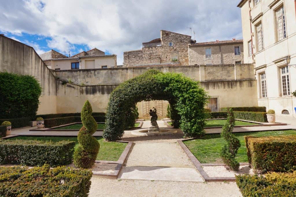 Geheimtipp für Nimes ist der versteckte Garten hinter des Vieux Musée du Nîmes.