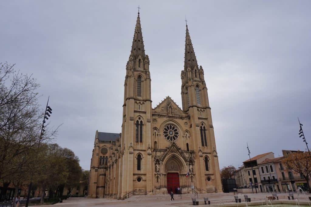 Eglise Saint Baudila ist eine Kirche in Nîmes, Frankreich.