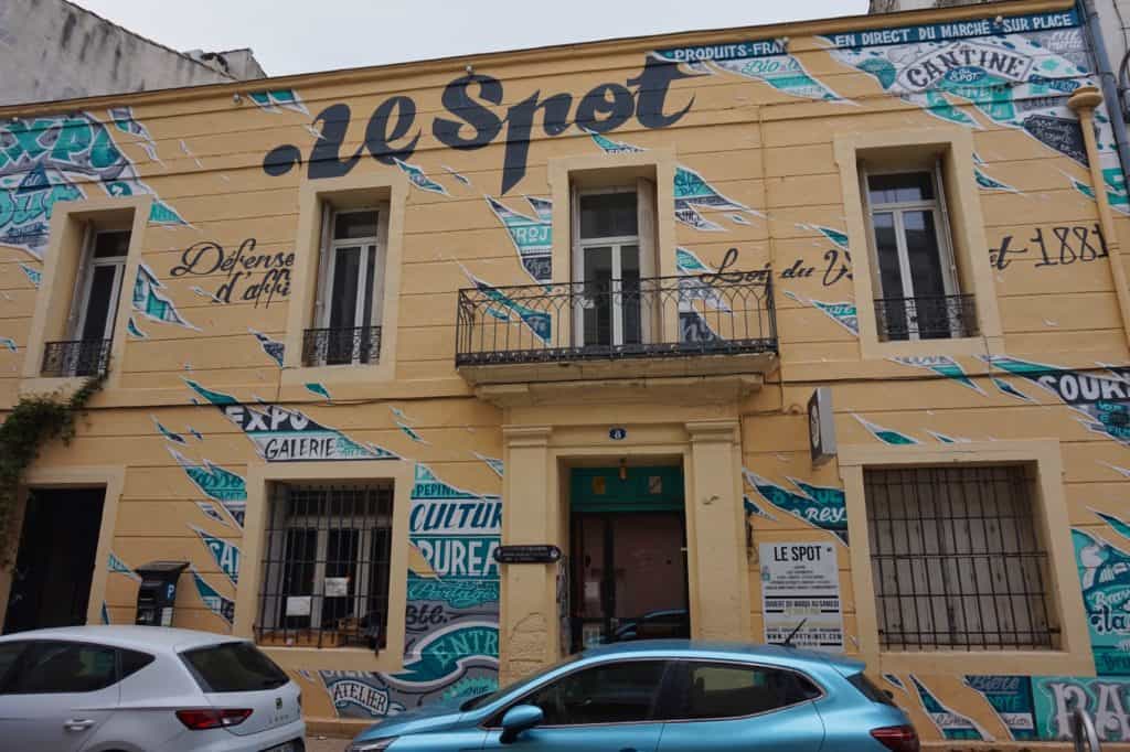 Streetart Café und Kunstzentrum Le Spot in Nimes ist ein Geheimtipp.