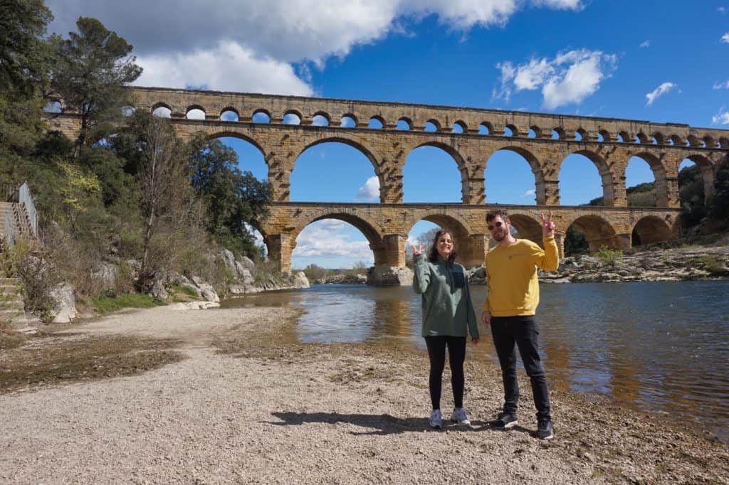 Marie und Chris vor der Brücke Pont du Gard bei Nimes.