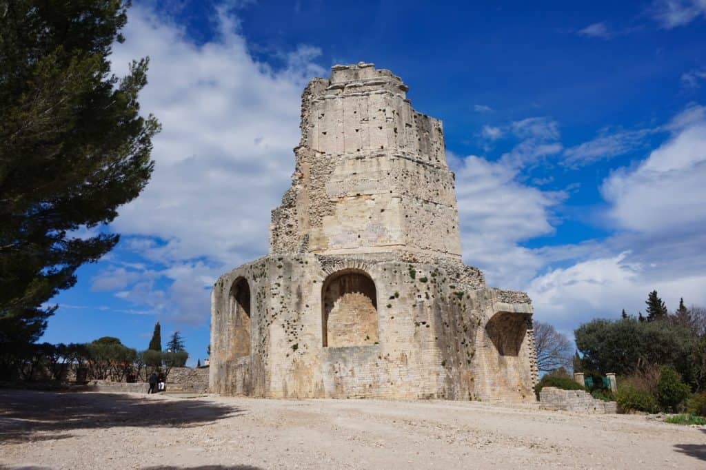 Römische Sehenswürdigkeiten in Nîmes ist der Tour Magne.