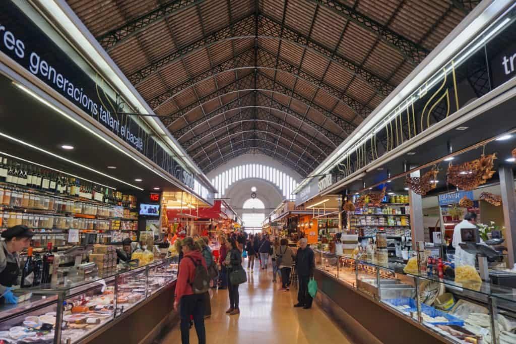 Markthalle von Tortosa mit katalanischen Spezialitäten.