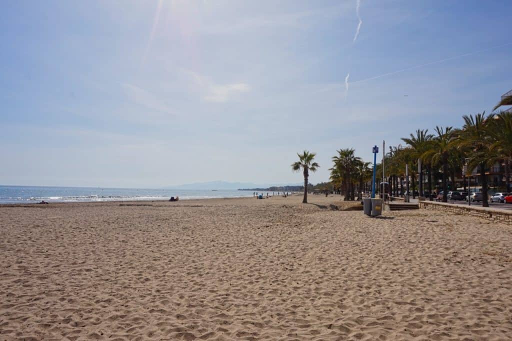 Der Platja Ponent in Salou ist ein breiter und langer Strand