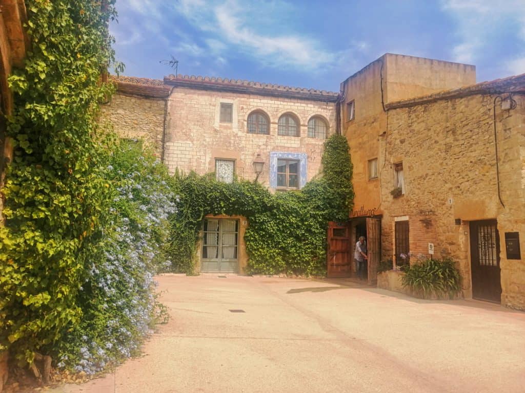 Peratallada an der Costa Brava ist eine der schönsten Sehenswürdigkeiten in Katalonien.