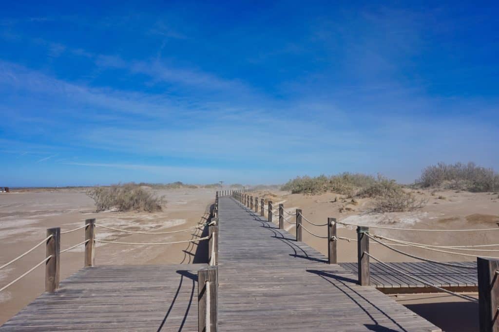 Sandstrand Playa Riumar im Ebro Delta an der Costa Dorada in Spanien.