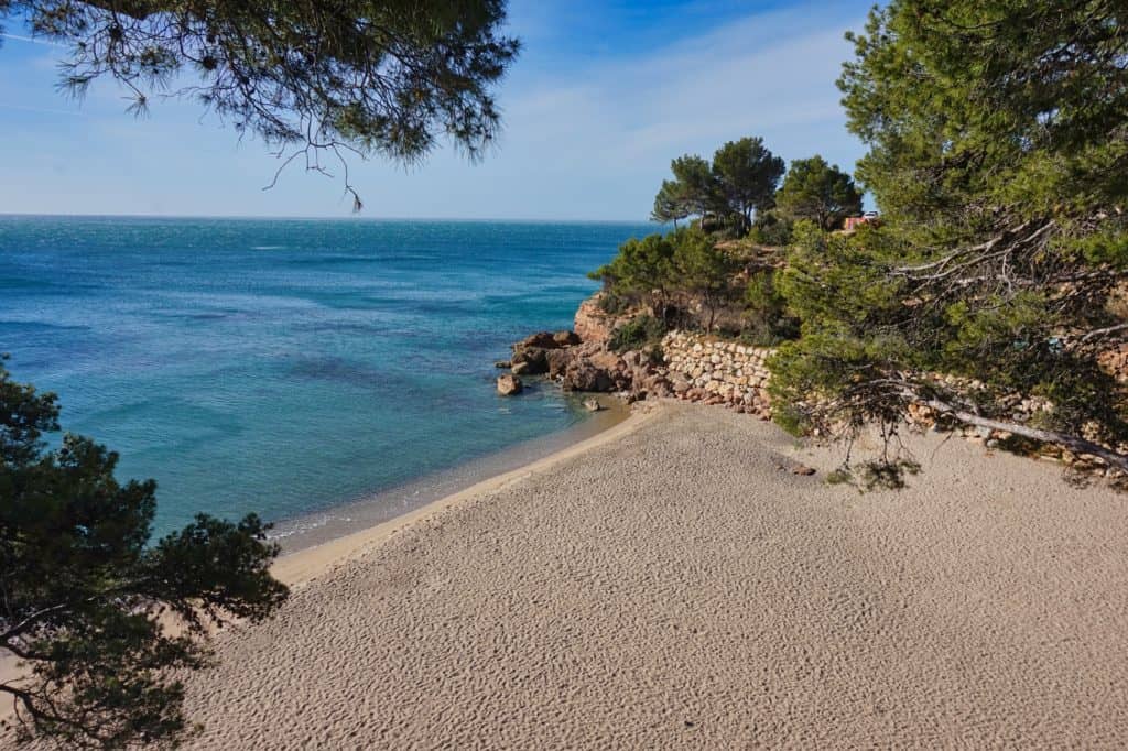 Die Cala del Penyals an der Costa Dorada.