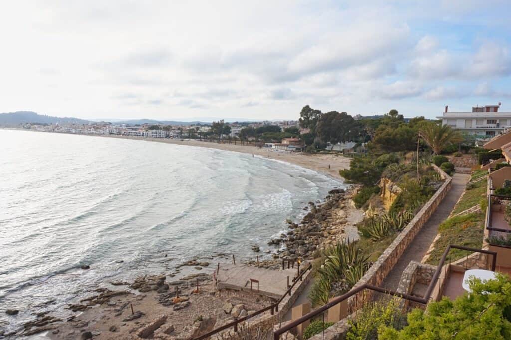 Blick auf den Playa de Tamarit, der noch zu den Tarragona Stränden zählt