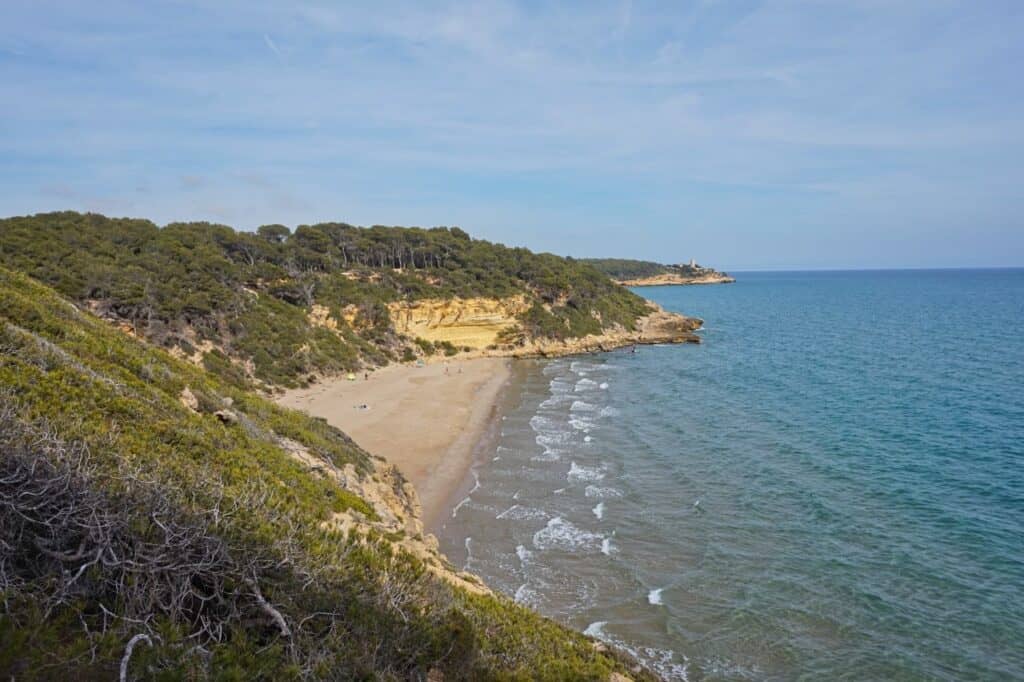 Der schönste der Tarragona Strände ist möglicherweise der Waikiki Beach