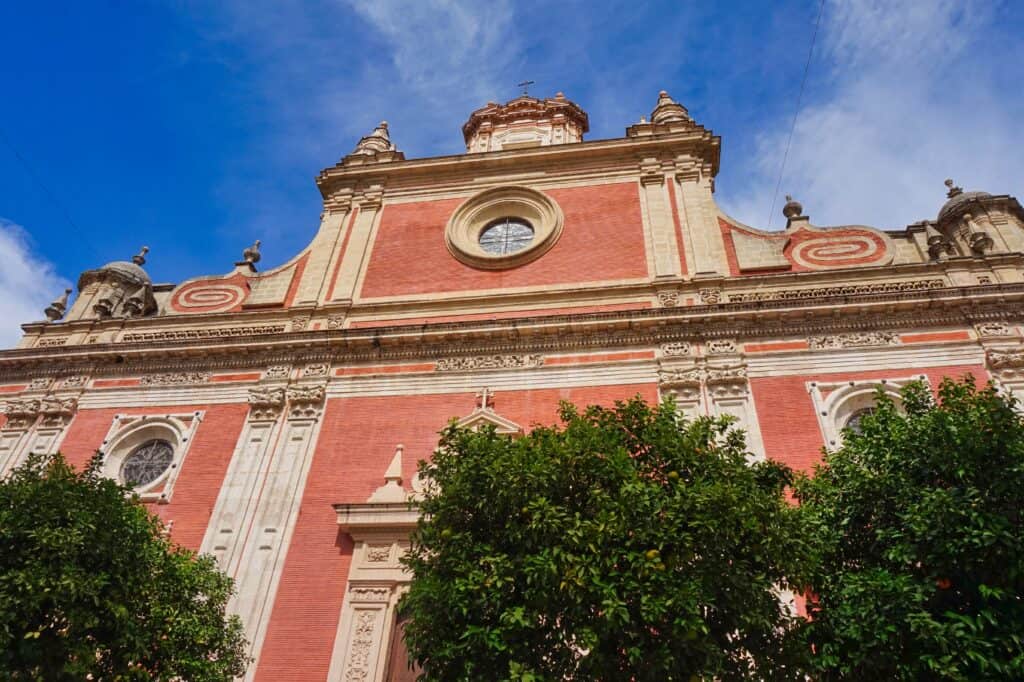 Die Iglesia Colegial del Divino Salvador ist die zweitgrößte Kirche in Sevilla.