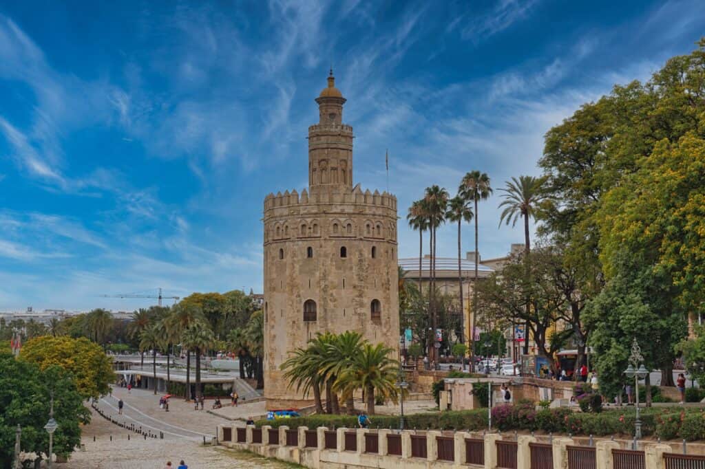 Torre del Oro, eine der Top Sehenswürdigkeiten in Sevilla.