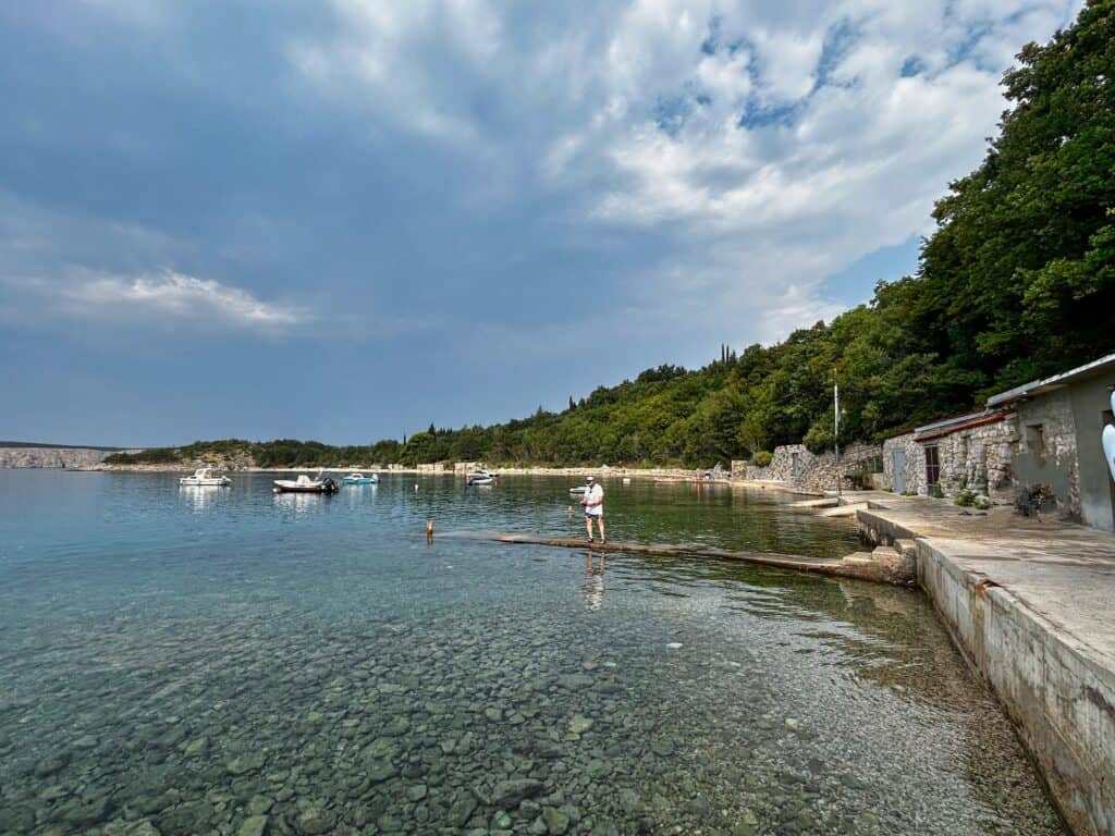 Havisce Strand bei Jadranovo an der Crikvenica Riviera.