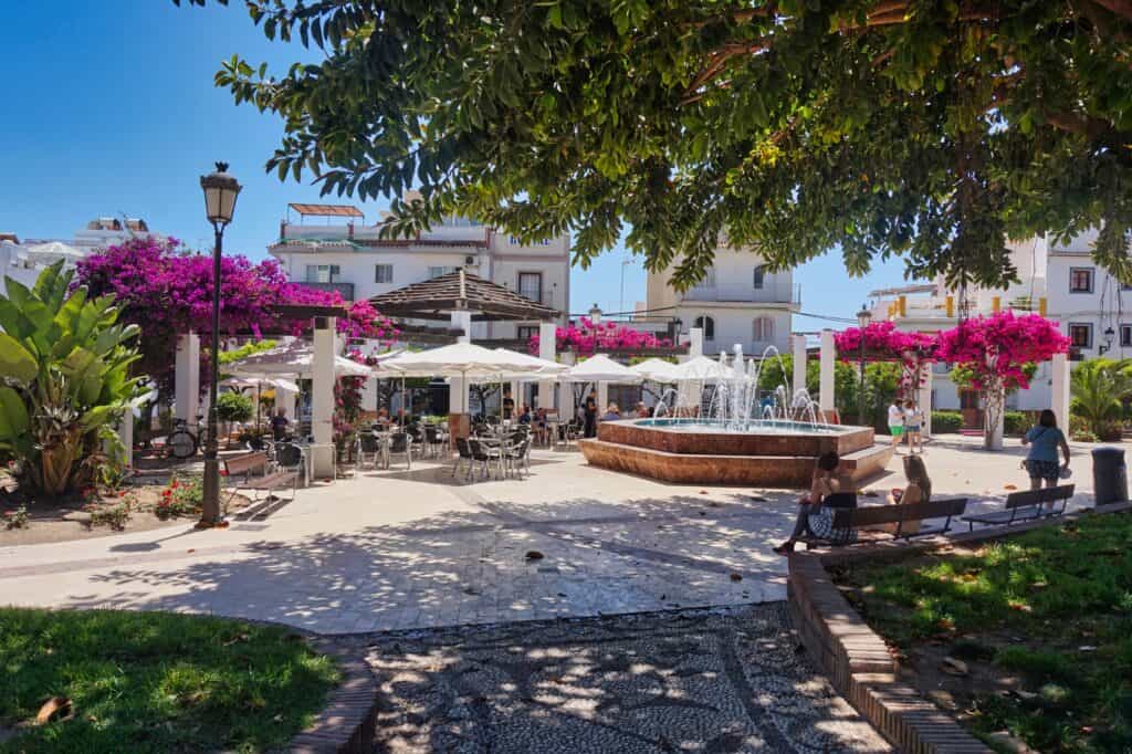 Plaza Cantarero im Zentrum von Nerja in Andalusien.