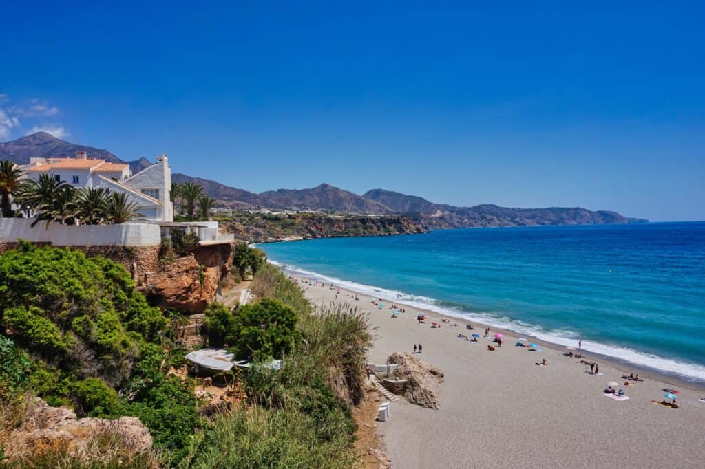 Zentraler Strand in Nerja, Spanien.