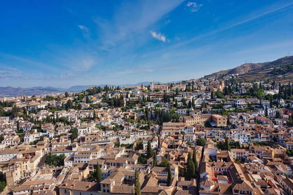 Blick auf die Altstadt von Granada von der Alhambra aus.