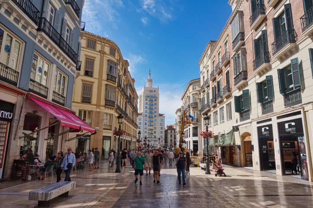 Calle Puerta Del Mar ist eine schöne Straße in der Altstadt von Malaga.