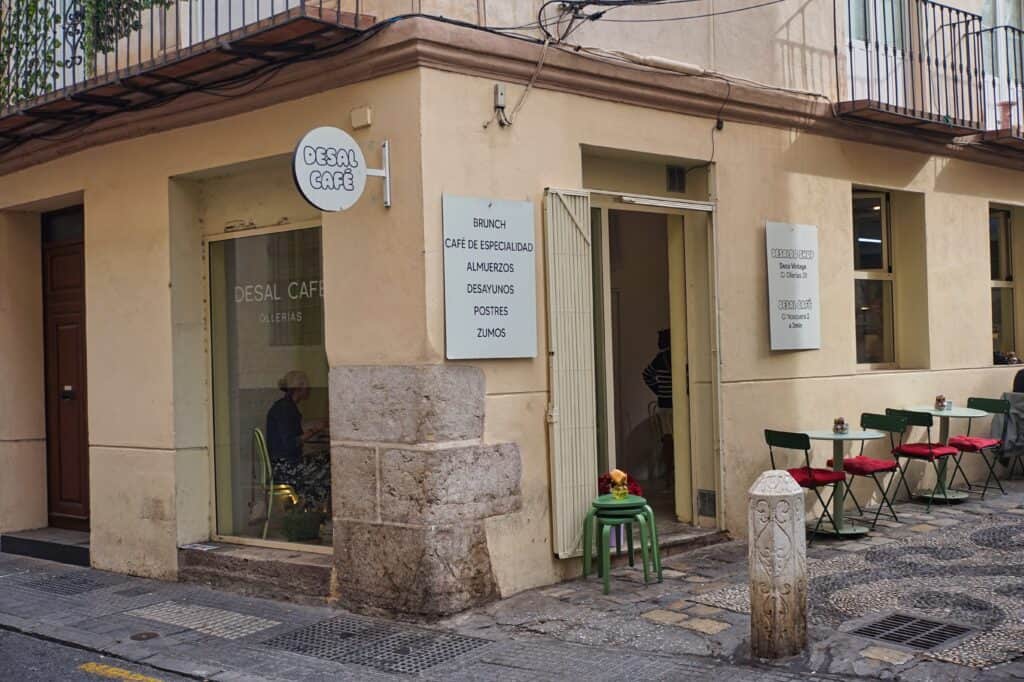 Hippes Café im Stadtteil La Goleta in Malaga ist das Desal Café.